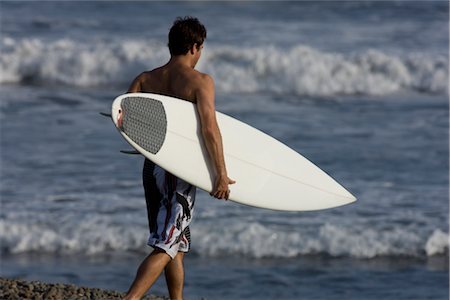 Surfeur marchant sur la plage de Tamarindo, Costa Rica Photographie de stock - Rights-Managed, Code: 700-02670127