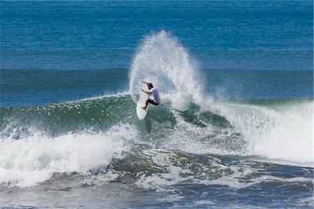 Surfeur vagues à la plage de Tamarindo, Costa Rica Photographie de stock - Rights-Managed, Code: 700-02670128