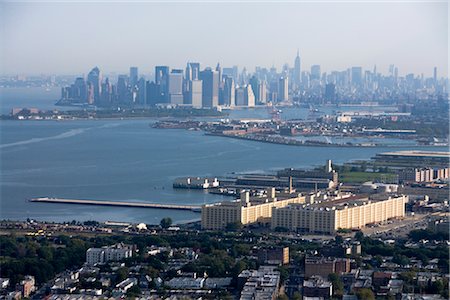 simsearch:700-07698692,k - Aerial View of the New York City Skyline From Brooklyn to Manhattan, at Sunrise, New York, USA Stock Photo - Rights-Managed, Code: 700-02670132