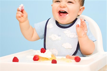 Baby Eating in High Chair Foto de stock - Direito Controlado, Número: 700-02670492