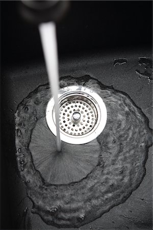 sprecare - Running Water and Drain Fotografie stock - Rights-Managed, Codice: 700-02670927