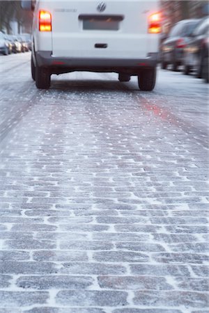 rücklicht - Auto auf der Straße, Hamburg, Deutschland Stockbilder - Lizenzpflichtiges, Bildnummer: 700-02671387