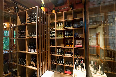 simsearch:877-06835434,k - Wine Cellar Fotografie stock - Rights-Managed, Codice: 700-02671499