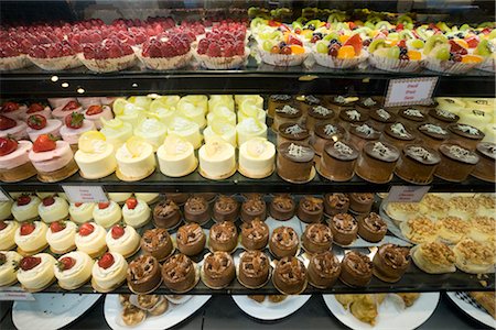 Pâtisserie exposée au marché de Granville Island, Vancouver, BC, Canada Photographie de stock - Rights-Managed, Code: 700-02671504