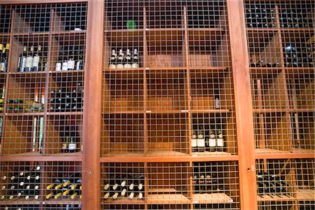 racks of products - Wine Cellar Foto de stock - Con derechos protegidos, Código: 700-02671500