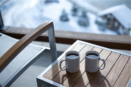 Coffee Mugs on Deck, Whistler, British Columbia, Canada Foto de stock - Con derechos protegidos, Código: 700-02685987