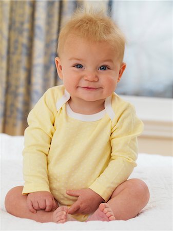 Happy Baby Sitting on Bed. Foto de stock - Con derechos protegidos, Código: 700-02686512