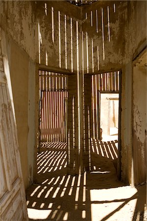 Intérieur du bâtiment de Kolmanskop, Namibie Photographie de stock - Rights-Managed, Code: 700-02694011