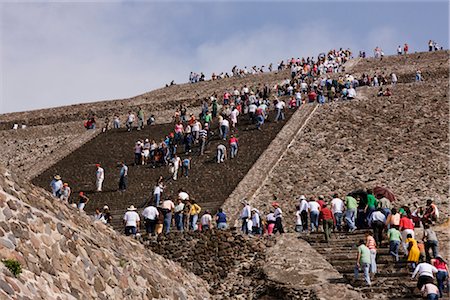 simsearch:841-02993362,k - Pyramide de la lune, Teotihuacan, Mexique Photographie de stock - Rights-Managed, Code: 700-02694223