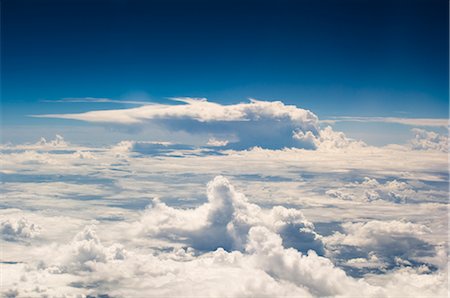 Vue aérienne de nuages au-dessus de l'océan Pacifique Photographie de stock - Rights-Managed, Code: 700-02698385