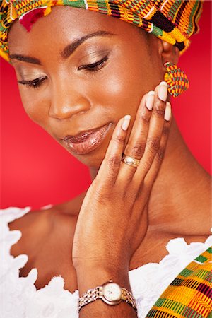 Portrait de femme vêtue d'une robe africaine traditionnelle Photographie de stock - Rights-Managed, Code: 700-02693399