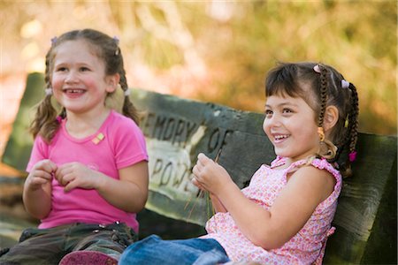portrait of family on park bench - Girls on Bench Stock Photo - Rights-Managed, Code: 700-02700095