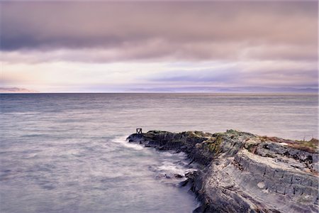 simsearch:700-02754699,k - Rocky Shoreline Stretching Out to Sea Under a Dark Sky, Near Corrie, Isle of Arran, North Ayrshire, Firth of Clyde, Scotland Foto de stock - Direito Controlado, Número: 700-02700655