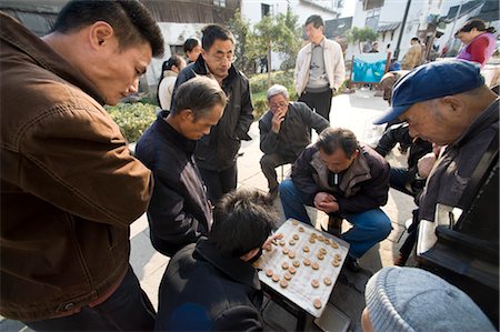 simsearch:841-02919356,k - Groupe de personnes jouant à un jeu en plein air, Suzhou, Chine Photographie de stock - Rights-Managed, Code: 700-02700773
