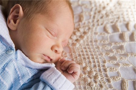 simsearch:700-02700887,k - Newborn Baby Sleeping Foto de stock - Con derechos protegidos, Código: 700-02700883