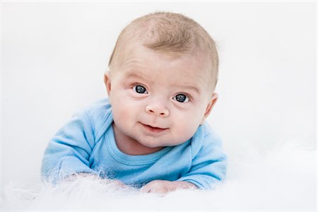 entrañable - Portrait of Baby Boy Foto de stock - Con derechos protegidos, Código: 700-02701273