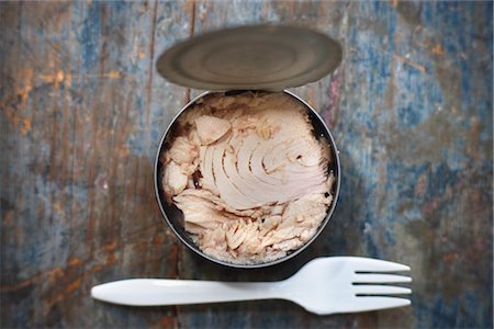 fish meals - Boîte de thon et une fourchette en plastique Photographie de stock - Rights-Managed, Code: 700-02702529