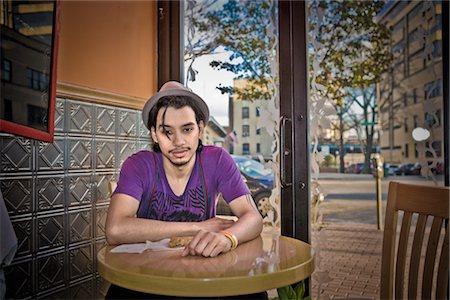 Jeune homme dans un café Photographie de stock - Rights-Managed, Code: 700-02702550