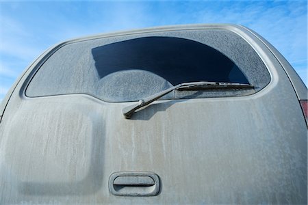 Dirt on Rear Window of Vehicle Foto de stock - Con derechos protegidos, Código: 700-02702585