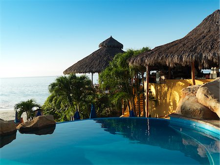 fancy pool - Piscine à débordement au Rancho Banderas, l'océan Pacifique à l'arrière-plan, Puerto Vallarta, Mexique Photographie de stock - Rights-Managed, Code: 700-02702719