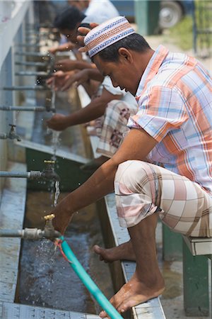 feet worship - Men Washing Hands and Feet, Fatlulloh Mosque, Pathum Thani, Thailand Stock Photo - Rights-Managed, Code: 700-02723128