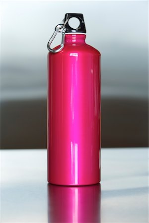 reusable water bottle - Bouteille d'eau réutilisable Photographie de stock - Rights-Managed, Code: 700-02738009