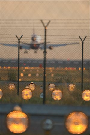 Airplane Landing, Frankfurt, Hesse, Germany Foto de stock - Con derechos protegidos, Código: 700-02738306