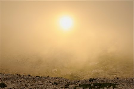 sexten dolomites - Soleil à travers la brume, Dolomites, Italie Photographie de stock - Rights-Managed, Code: 700-02738337