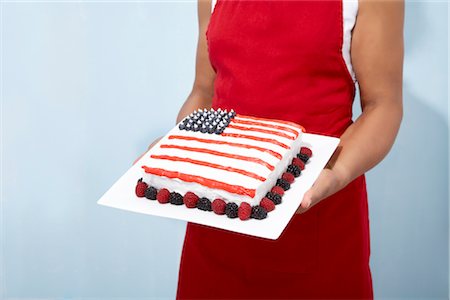 quattro di luglio - Woman Holding Fourth of July Cake Fotografie stock - Rights-Managed, Codice: 700-02738549