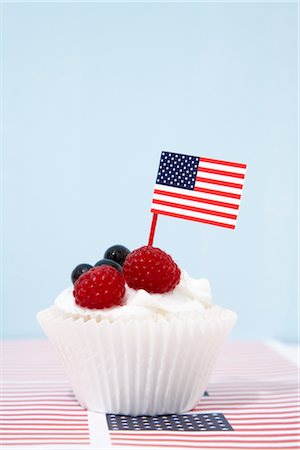 simsearch:700-02738535,k - Still Life of Cupcake With American Flag Stock Photo - Rights-Managed, Code: 700-02738565