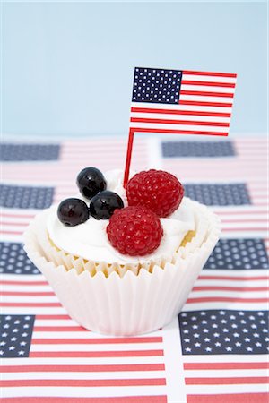 simsearch:700-02738535,k - Still Life of Cupcake With American Flag Stock Photo - Rights-Managed, Code: 700-02738566