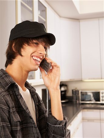 Teenage Boy parlait au téléphone cellulaire Photographie de stock - Rights-Managed, Code: 700-02738801