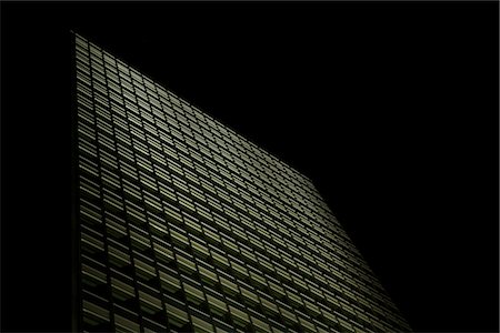 exterior - Office Building at Night Foto de stock - Con derechos protegidos, Código: 700-02756553