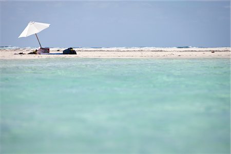 Beach Umbrella on Shore, Cayman Islands Foto de stock - Con derechos protegidos, Código: 700-02757594