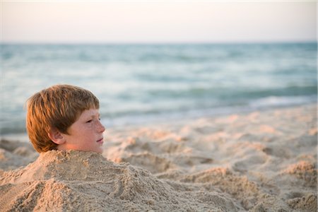 Boy Buried in Sand, Duneland Beach, Indiana, LAke Michigan, USA Foto de stock - Con derechos protegidos, Código: 700-02798067