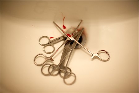 Bloody Forceps and Surgical Scissors in Sink Fotografie stock - Rights-Managed, Codice: 700-02791639