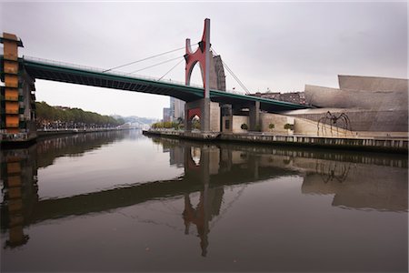 Pont et le Musée Guggenheim, Bilbao, Pays Basque, Espagne Photographie de stock - Rights-Managed, Code: 700-02834091