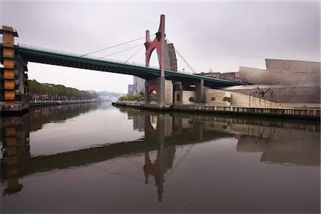 Bridge and Guggenheim Museum, Bilbao, Basque Country, Spain Foto de stock - Direito Controlado, Número: 700-02834091