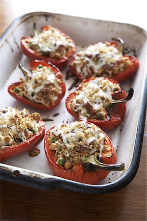 Stuffed Peppers With Couscous Peas and Cheese in Baking Pan Foto de stock - Con derechos protegidos, Código: 700-02833237