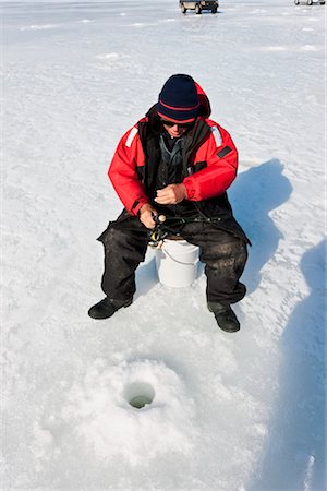 pesca en el hielo - Ice Fishing in Magog, Quebec, Canada Foto de stock - Con derechos protegidos, Código: 700-02833521