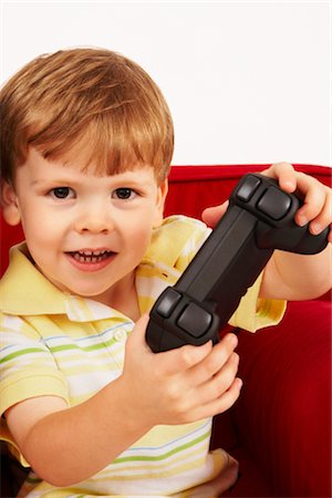 Close-up of Boy Playing Video Game Foto de stock - Con derechos protegidos, Código: 700-02833651