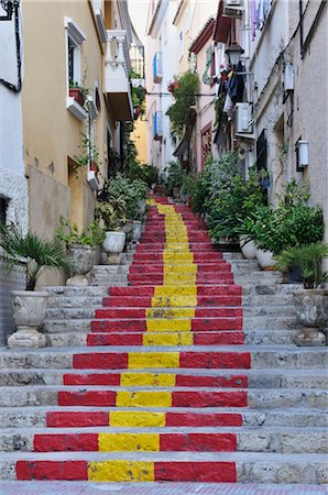 spanish steps - Colourful Stairs in Calpe, Costa Blanca, Alicante, Spain Foto de stock - Direito Controlado, Número: 700-02833910