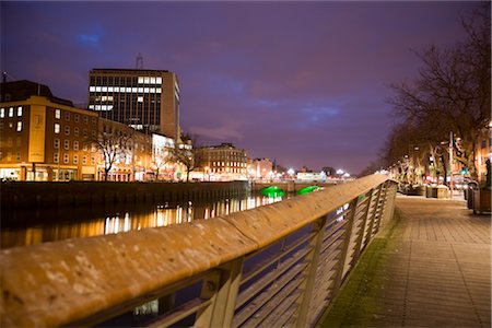 dublin and night - La rivière Liffey, Dublin, Irlande Photographie de stock - Rights-Managed, Code: 700-02860205