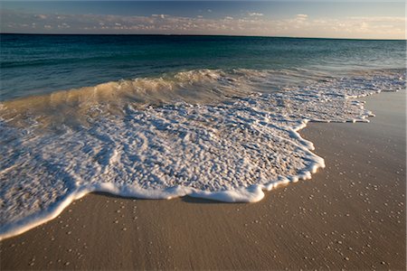 ressac - Plage sur l'île de Grand Bahama, aux Bahamas Photographie de stock - Rights-Managed, Code: 700-02887302