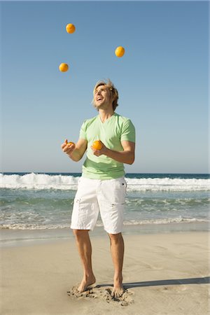 Man Juggling at Beach, Ibiza, Spain Foto de stock - Direito Controlado, Número: 700-02887480