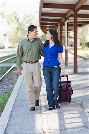 railway station platform - Couple à la gare Photographie de stock - Rights-Managed, Code: 700-02883124