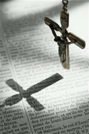 Crucifix Hanging above French Bible Foto de stock - Direito Controlado, Número: 700-02912395