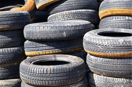 stabilimento per il riciclaggio - Piles of Old Tires Fotografie stock - Rights-Managed, Codice: 700-02912542