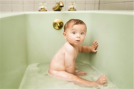 dazzo - Bébé dans la baignoire Photographie de stock - Rights-Managed, Code: 700-02912750