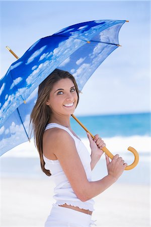sun umbrella - Femme sur la plage de tenir un parapluie Photographie de stock - Rights-Managed, Code: 700-02913008